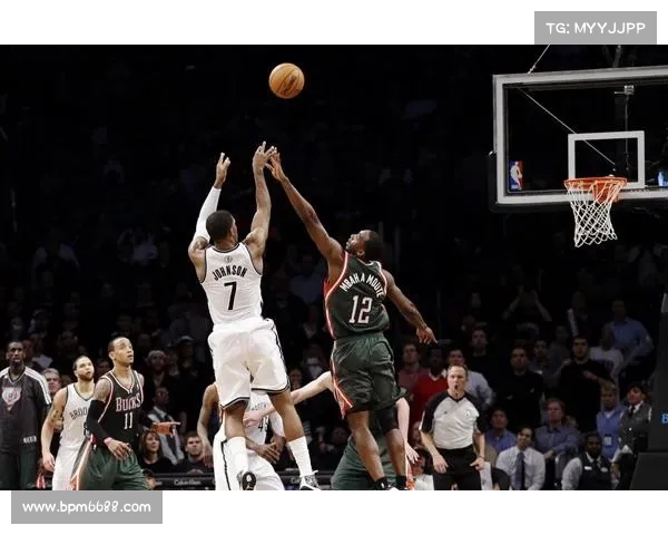 NBA压哨球绝杀时刻回顾 各路球星演绎惊心动魄的瞬间
